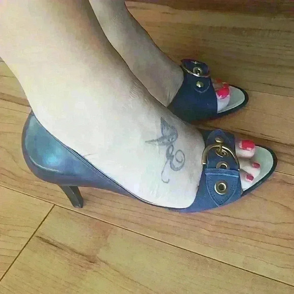 Talbots Teal Buckle Heels - Picture 3 of 4